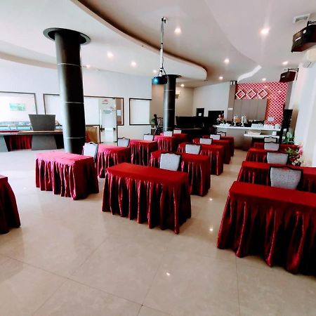 Os Hotel Tanjung Uncang Sagulung Bagian luar foto
