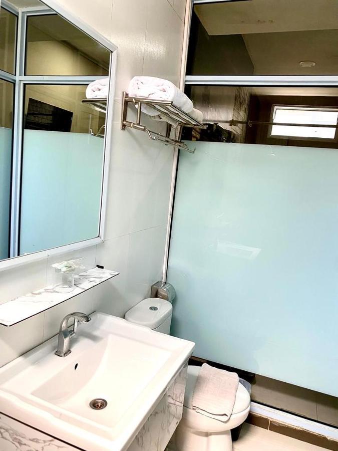 Os Hotel Tanjung Uncang Sagulung Bagian luar foto