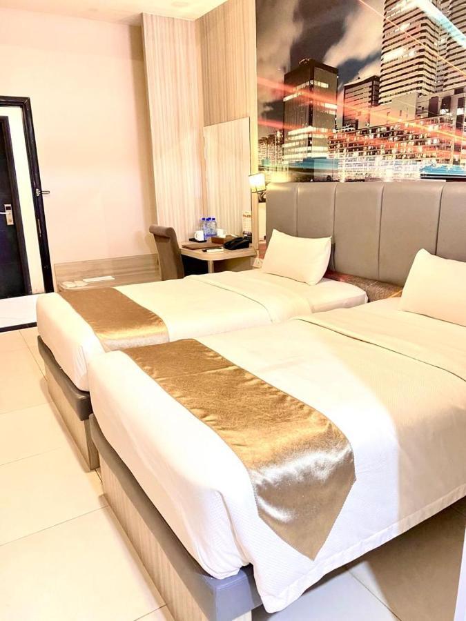 Os Hotel Tanjung Uncang Sagulung Bagian luar foto