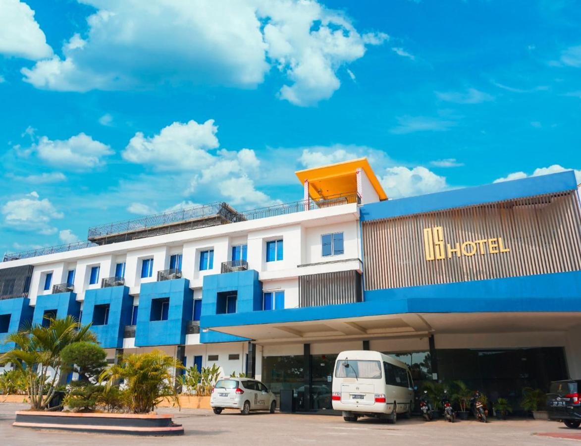 Os Hotel Tanjung Uncang Sagulung Bagian luar foto
