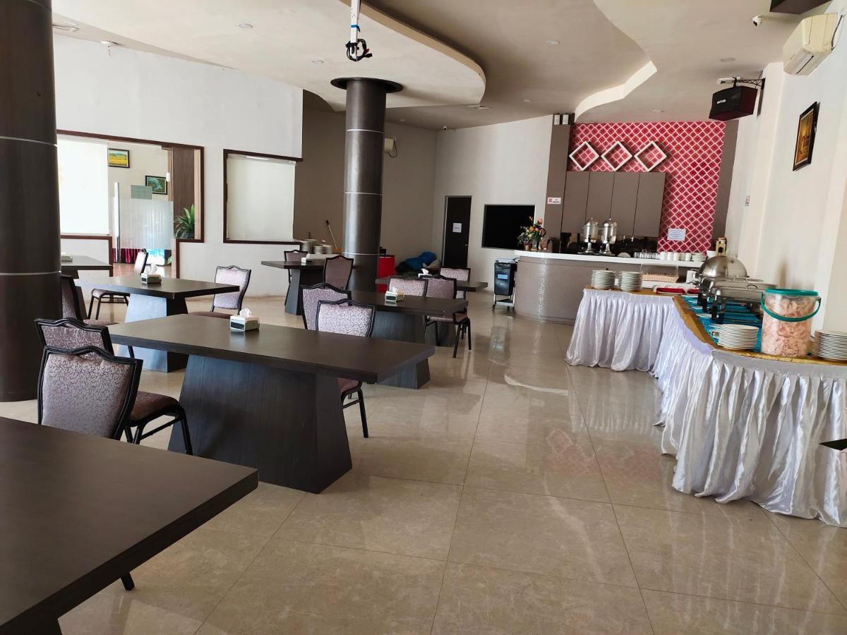 Os Hotel Tanjung Uncang Sagulung Bagian luar foto