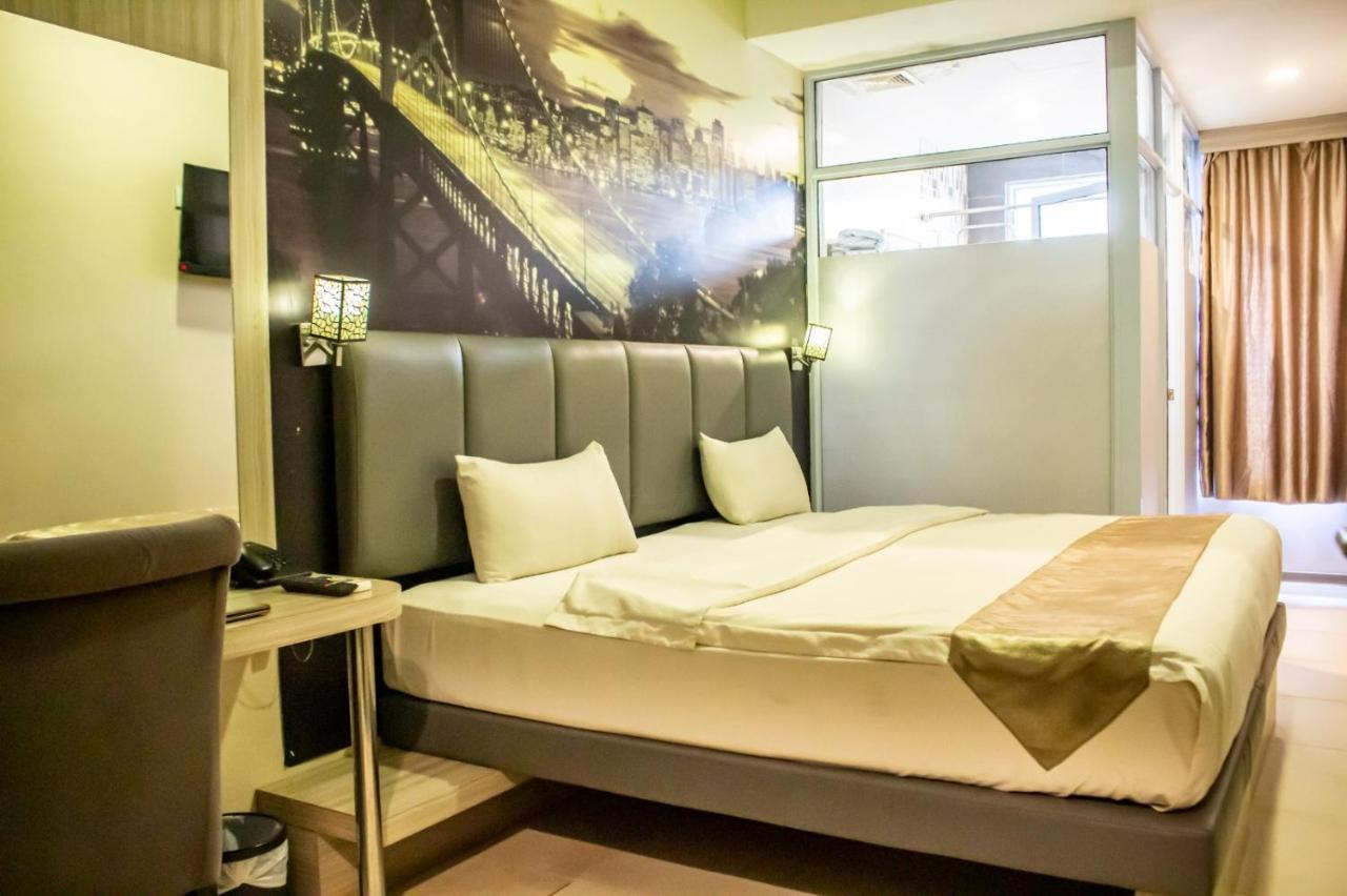 Os Hotel Tanjung Uncang Sagulung Bagian luar foto
