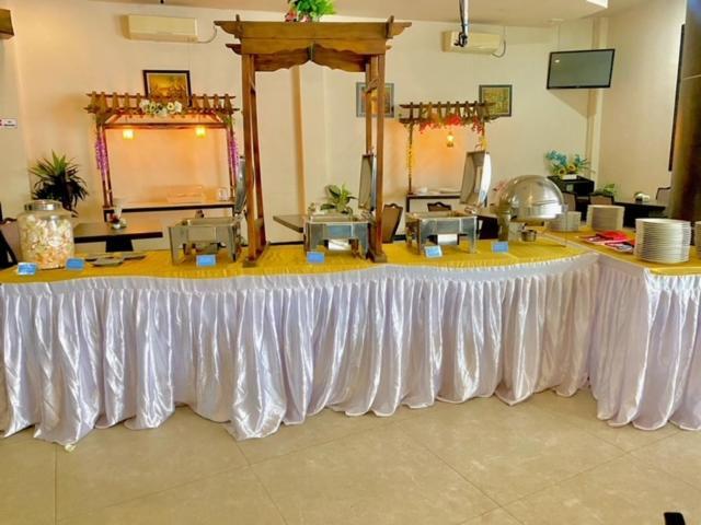 Os Hotel Tanjung Uncang Sagulung Bagian luar foto