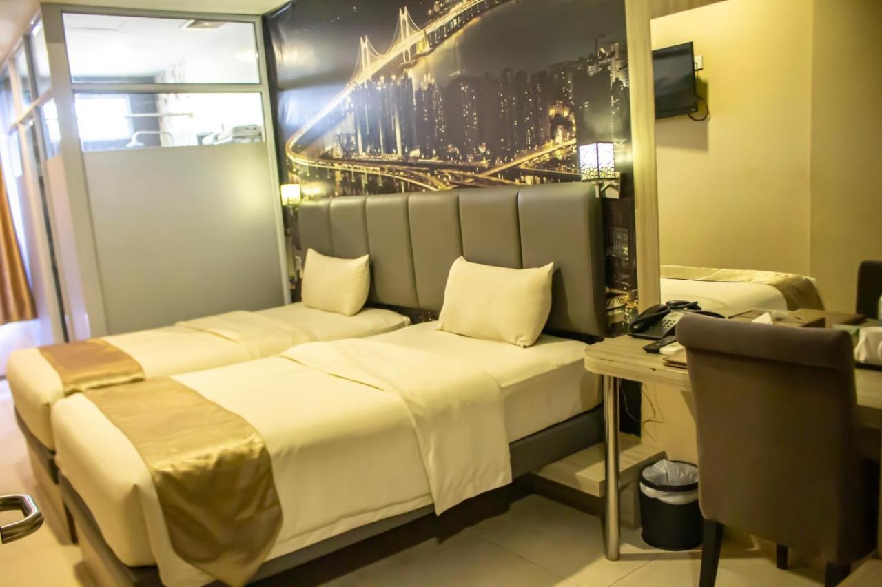 Os Hotel Tanjung Uncang Sagulung Bagian luar foto